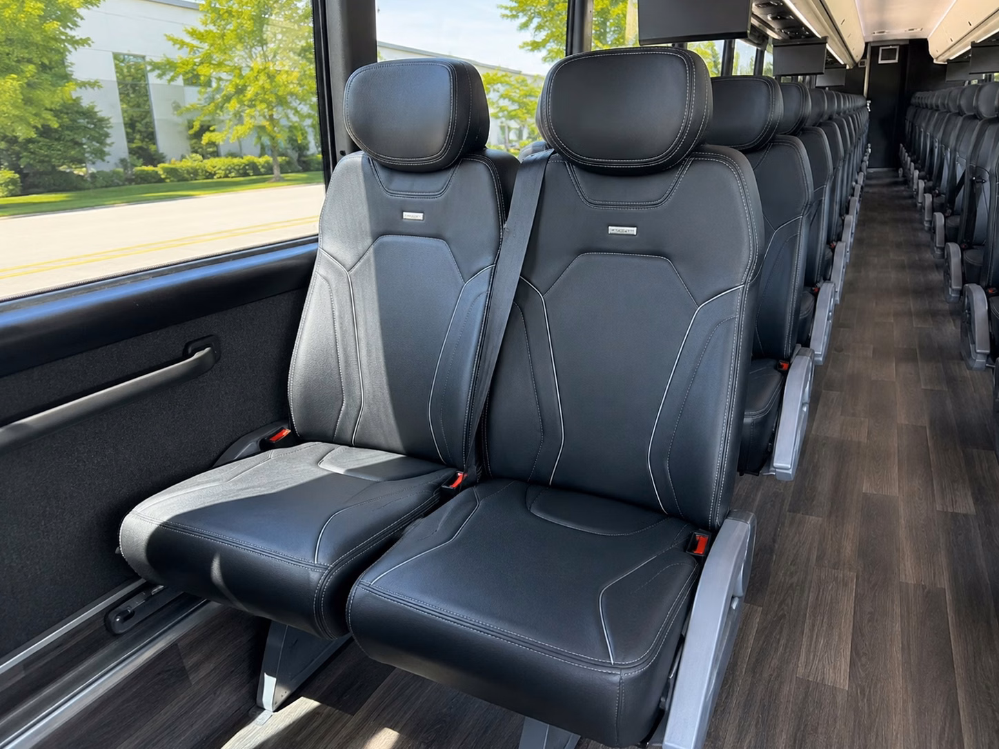 shuttle guests between newport news hotels and your wedding venue without the hassle